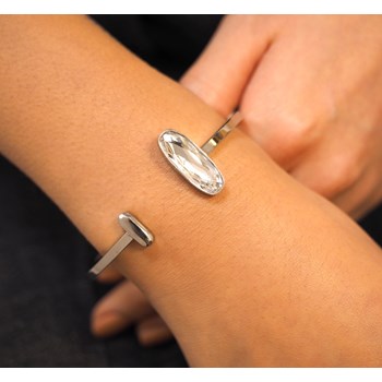 Bracelet rigide en acier argenté orné de cristaux Swarovski avec pierres Crystal