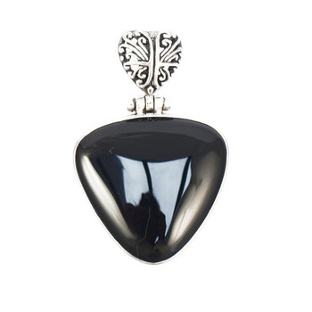 Pendentif en agate noire