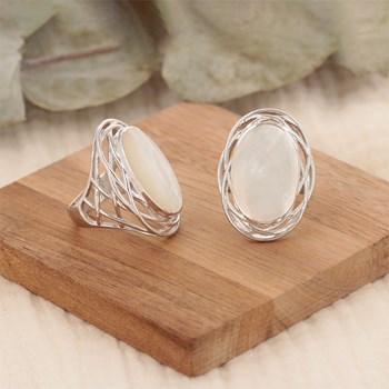 Bague Cabochon de Nacre Blanche Ovale en Argent 925 - Monture Nid - Aden Bijoux