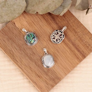 Pendentif ADEN ethnique nacre blanche sertie argent 925