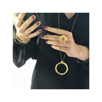 Collier en plaqué or rose fait main avec chaîne et cercles métalliques martelé à la main - Bijou de créateur