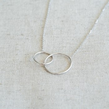 Collier Fin Argent Tendance 2 Anneaux Entrelacés Cercles