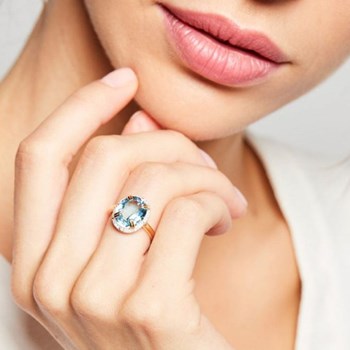 Bague ' Elvire' Or jaune et Topaze