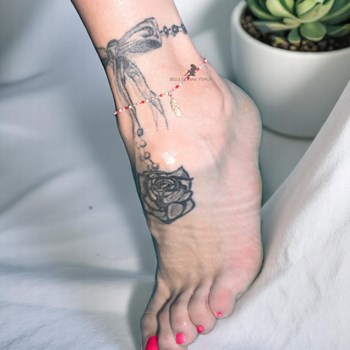 Gold-plated 750 3 microns Miyuki red, pink and white pearls feather anklet chain pendant