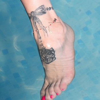 Gold-plated 750 3 microns Miyuki red, pink and white pearls feather anklet chain pendant