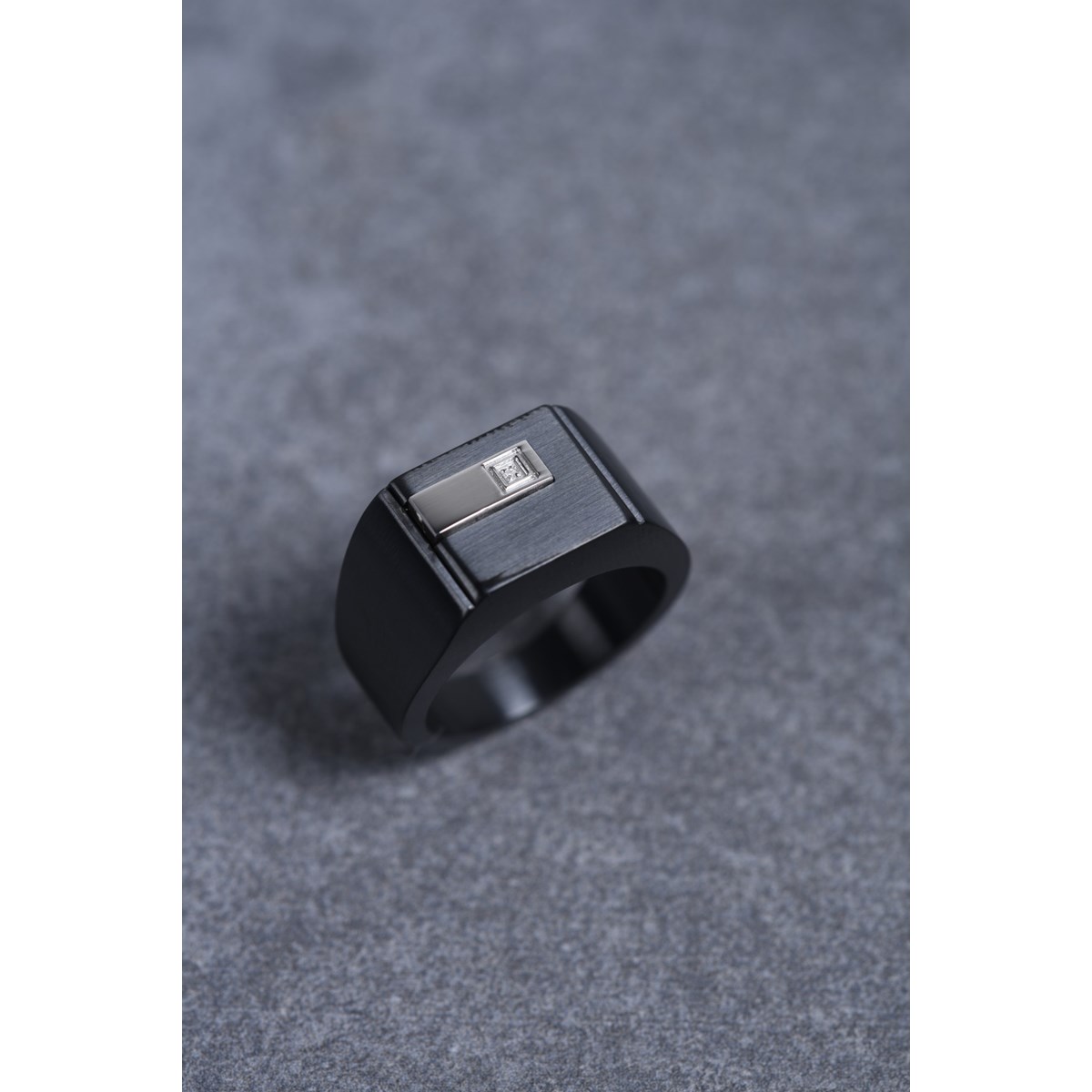 Chevalière Christiano en Acier 316L avec diamant blanc - vue 3