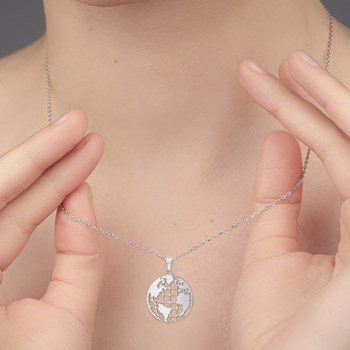 Collier mappemonde par SC Bohème