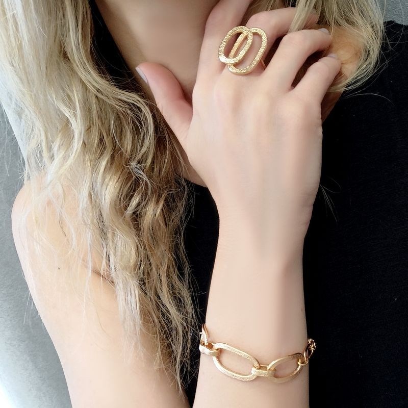 Bague ajustable en plaqué or rose faite à la main avec doubles mailles superposées - Bijou de créateur - vue 2