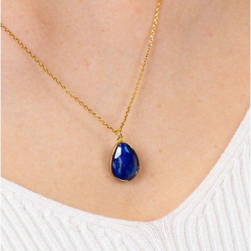 Collier laiton doré monté d'une Lapis bleue ' Louane ' - vue 3