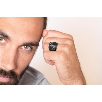 Bague Zinédine en PVD avec black howlite noir