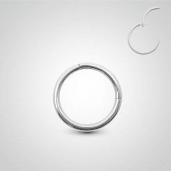 Piercing d'anti-hélix anneau en or blanc pose manuelle