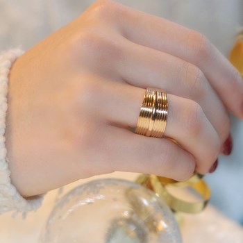 Bague pour femme large en plaqué or jaune ROMANE striée- Bijoux Privés Discovery