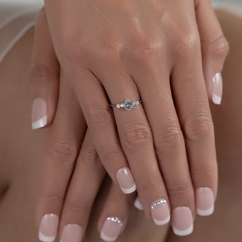 Bague aigue-marine et diamants en argent 925 : un bijou délicat et élégant | Aden Boutique
