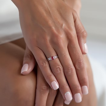 Bague Rubis et diamants sur Argent 925 2.2grs