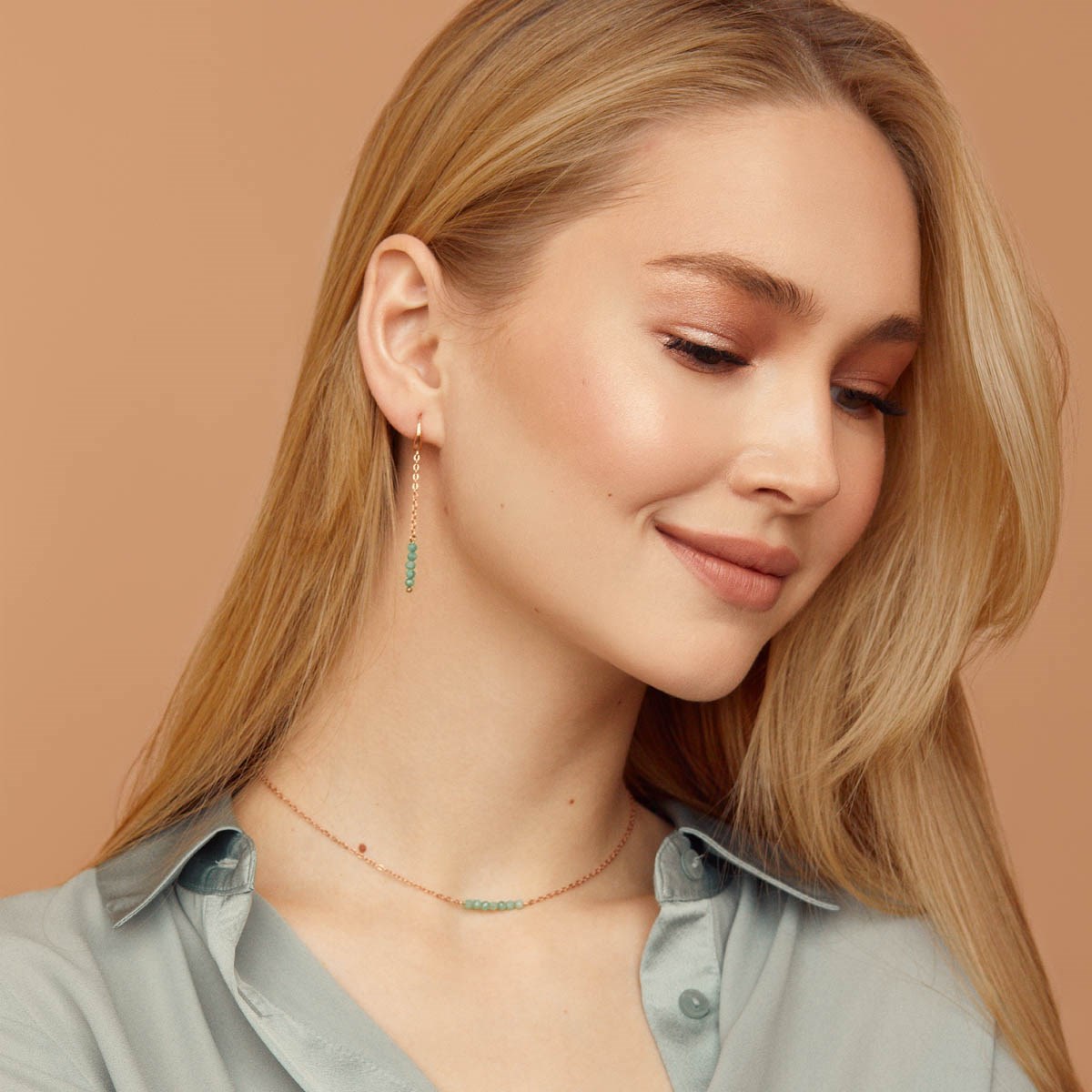 Boucles d'oreilles chaînettes GABRIELLE Doré & pierre naturelle Émeraude - vue 3