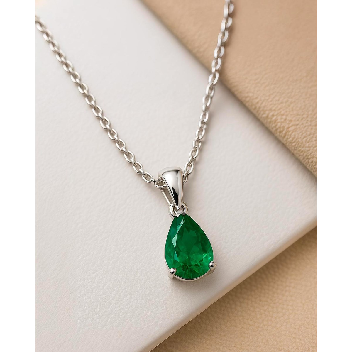 Collier Pendentif Selanya : Émeraude Poire sur Argent 925 | Aden - vue 3