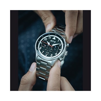 Montre homme quartz japonais AVI-8 - Bracelet acier - Date