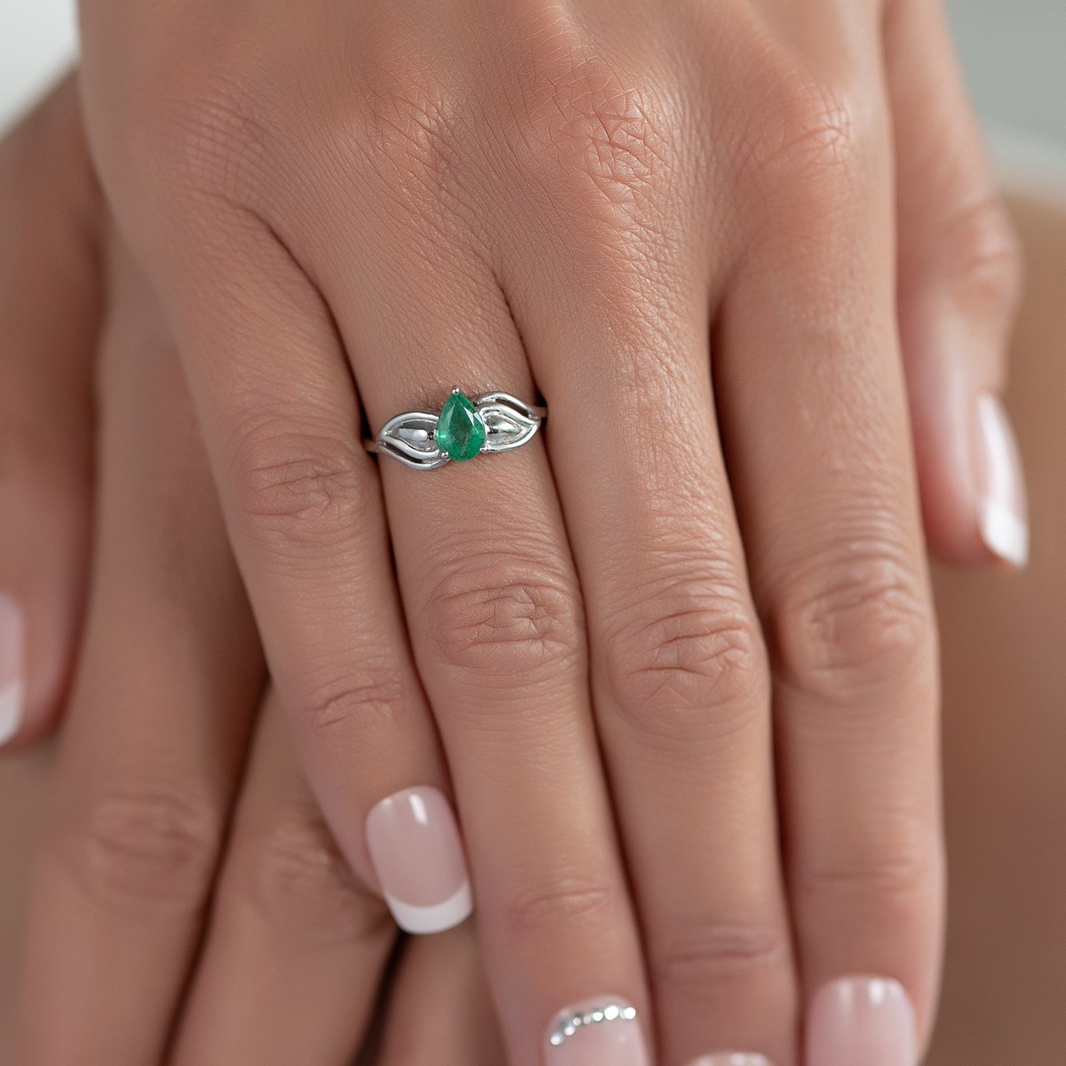 Bague ADEN Solitaire Or 585 Blanc Emeraude 1.92grs - vue 3