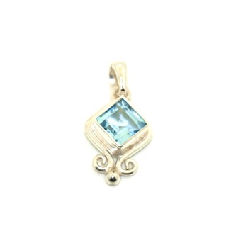 Pendentif en argent et topaze bleu facetté