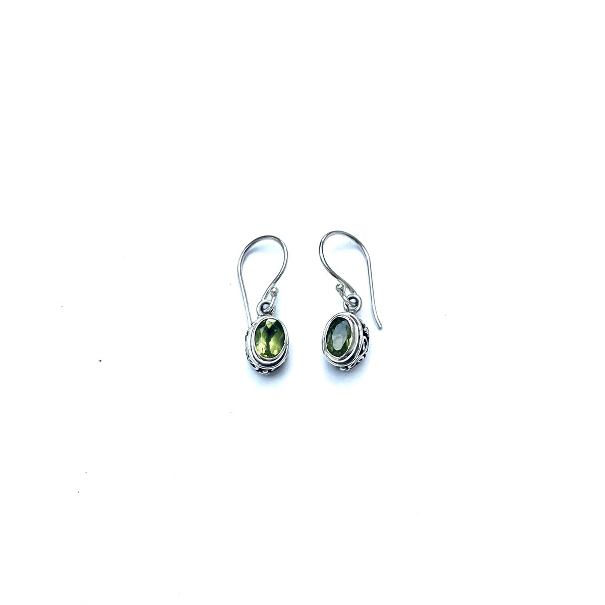 Boucles d'oreille argent et péridot - vue 3