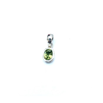 Pendentif en argent et péridot facettée
