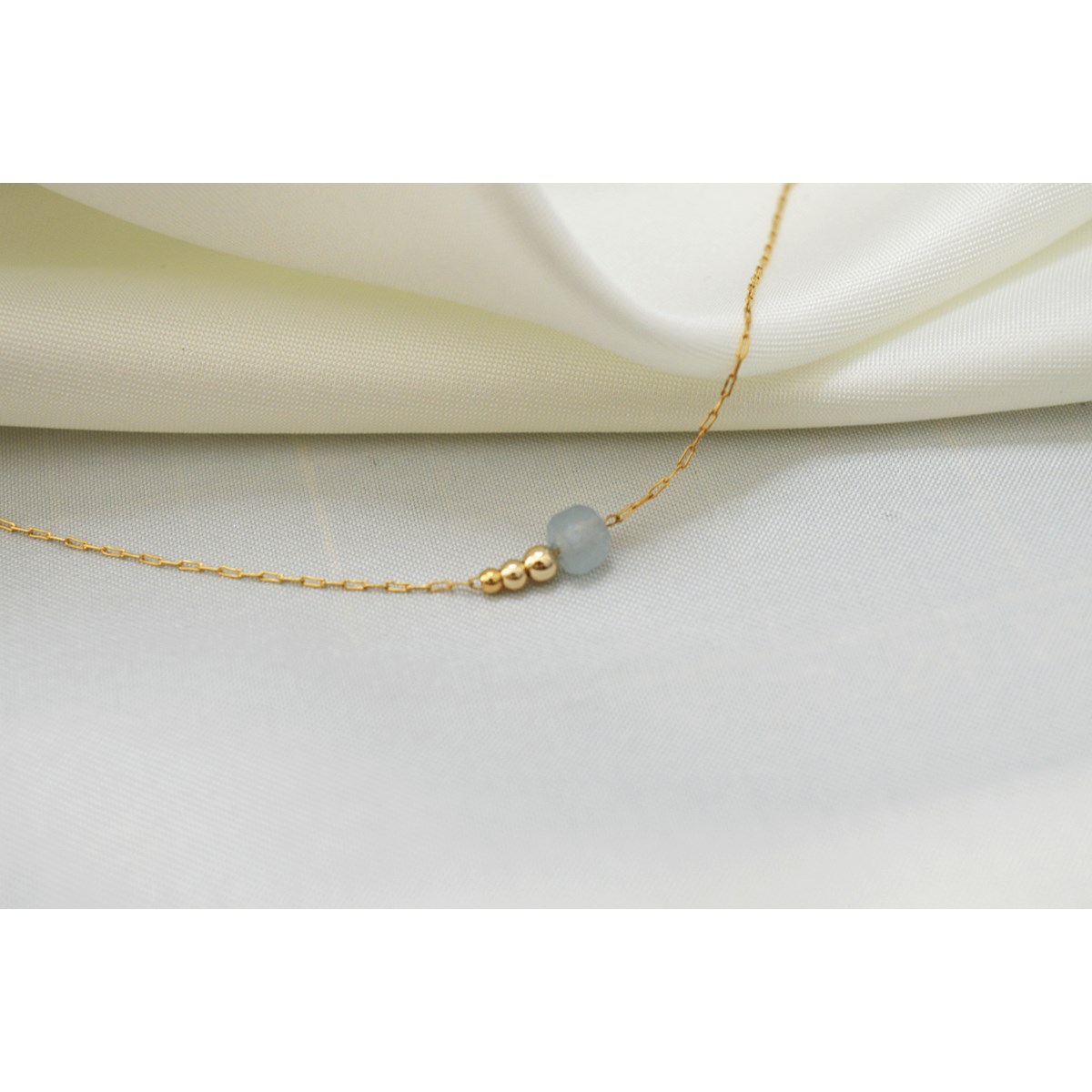 Bracelet  fin orné d une perle semi-precieuse  de Aigue Marine - vue 3