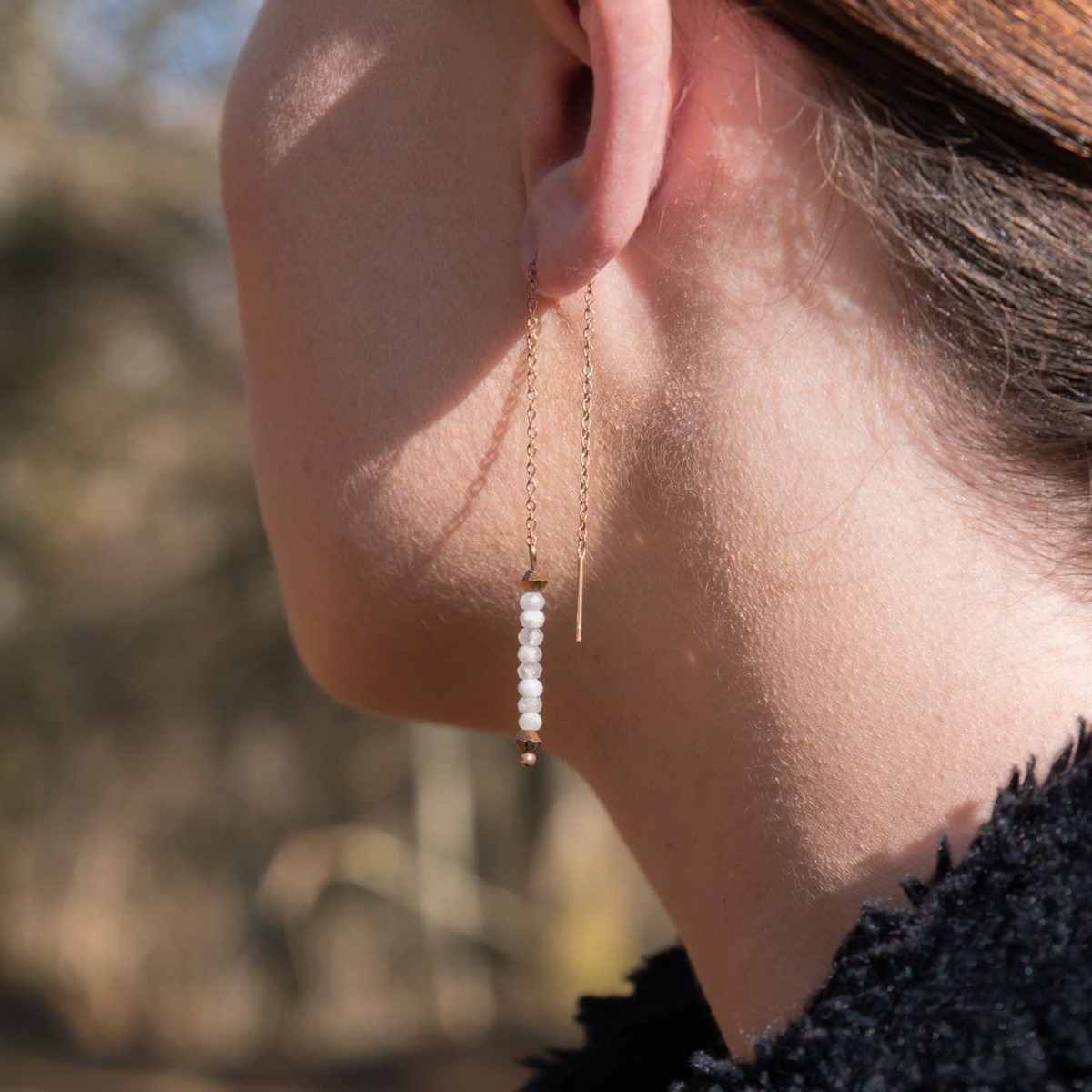 Boucles d'oreilles pendantes Lumia en pierres de Lune - vue 2