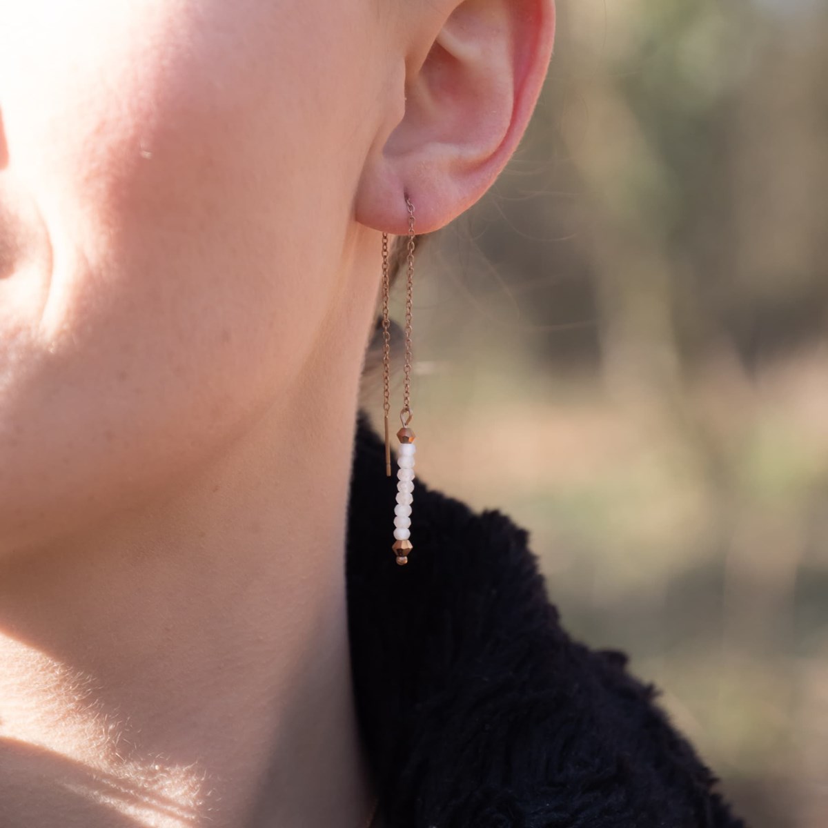 Boucles d'oreilles pendantes Lumia en pierres de Lune - vue 3