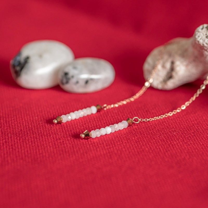 Boucles d'oreilles pendantes Lumia en pierres de Lune - vue 4