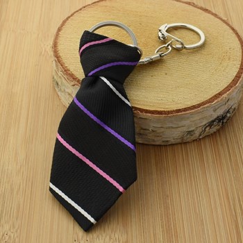 Porte-clés cravate en tissu à rayures multicolores argenté