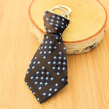 Porte-clés cravate en tissu forme géométrique croisés noir bleu argenté