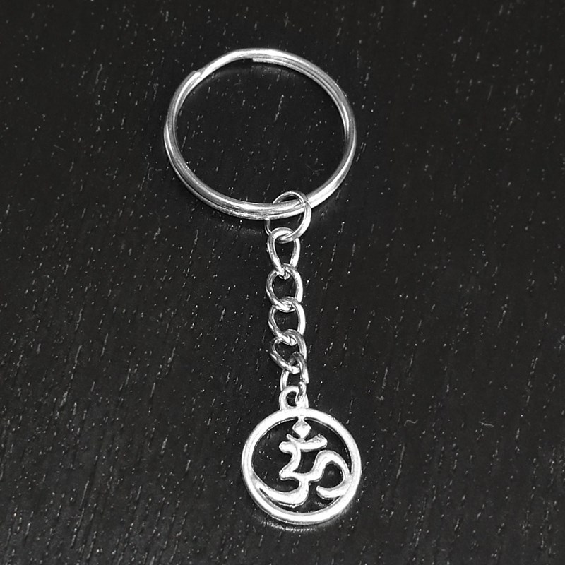 Porte-clés Aum Om symbole spirituel hindouiste argenté - vue 4
