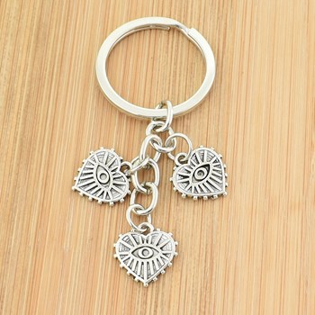 Keyring with 3 eye in a silver heart pendants