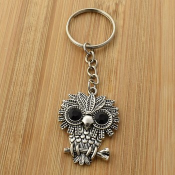 Porte-clés hibou aux grands yeux ronds et noirs argenté