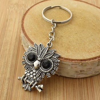 Porte-clés hibou aux grands yeux ronds et noirs argenté