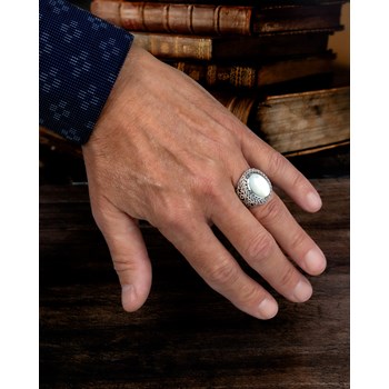 Bague Chevalière Homme en Argent Massif Vieilli avec Nacre Blanche | Aden