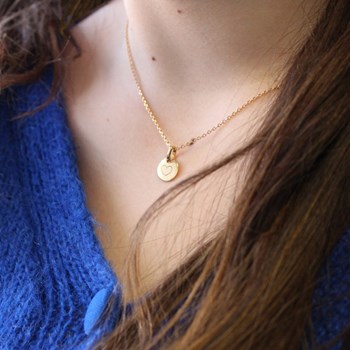 Collier médaille mini charm plaqué or fille - gravure INFINI