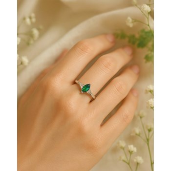 Bague Emeralda Or Blanc 14K avec Émeraude Marquise et Diamants | ADEN Joaillerie