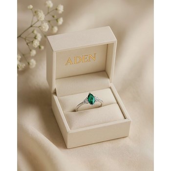 Bague Emeralda Or Blanc 14K avec Émeraude Marquise et Diamants | ADEN Joaillerie
