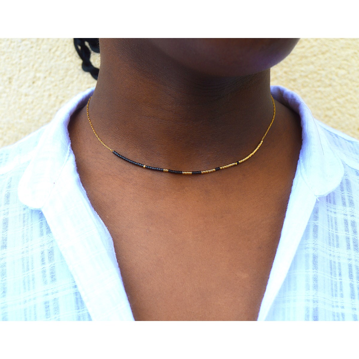Collier femme minimaliste délicat chaîne ultra fine perles miyuki  ( Noir) - vue 2