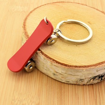 Skateboard 4-wheel skateboard key ring, silver red