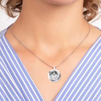 Mijn gelukssterrenketting versierd met fonkelende kristallen van SC Crystal