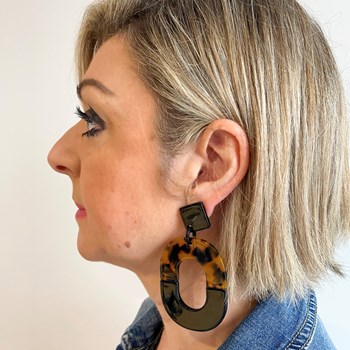 Two-tone black pendant earrings with leopard pattern