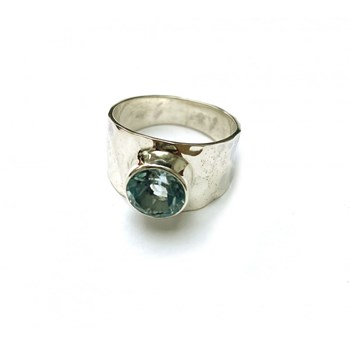 Bague jonc en argent et topaze bleue facettée