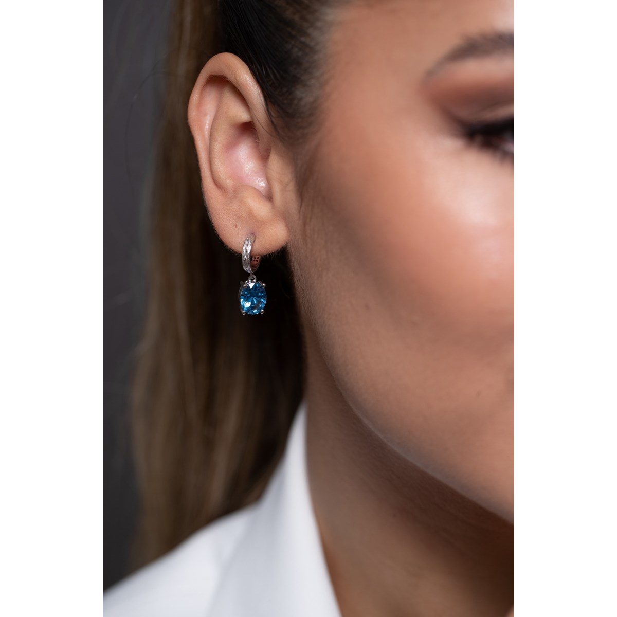 Boucles d'oreilles pendantes Elisabeth en Argent avec oxyde de zirconium bleu topaze - vue 4