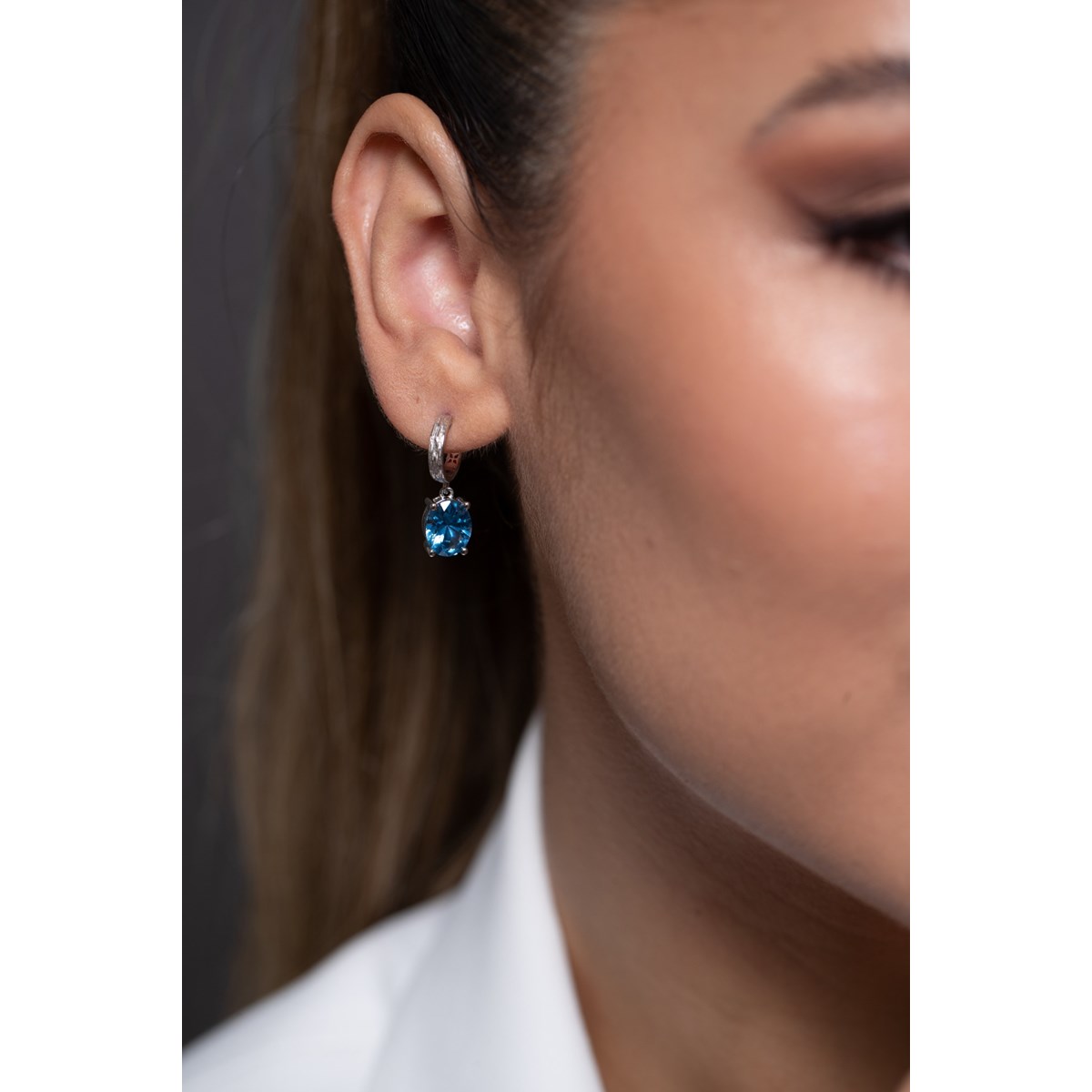 Boucles d'oreilles pendantes ELISABETH en Argent avec pierre synthétique bleu topaze - vue 4
