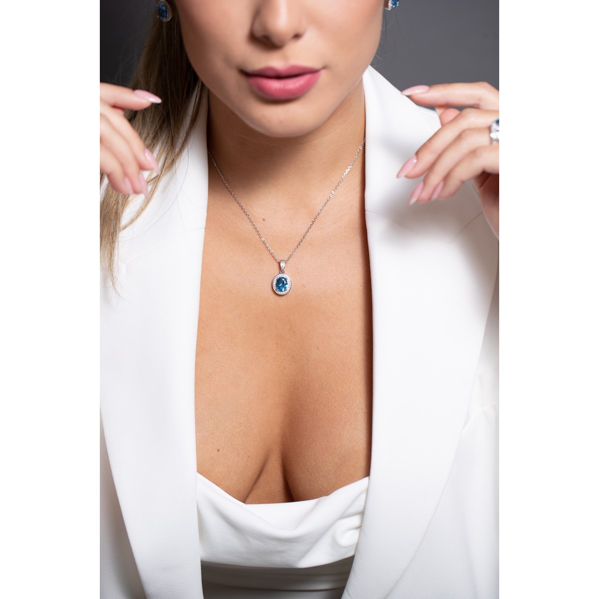Collier mono-motif Victoria en Argent avec oxyde de zirconium bleu topaze - vue 2