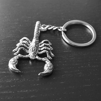 Porte-clés scorpion argenté