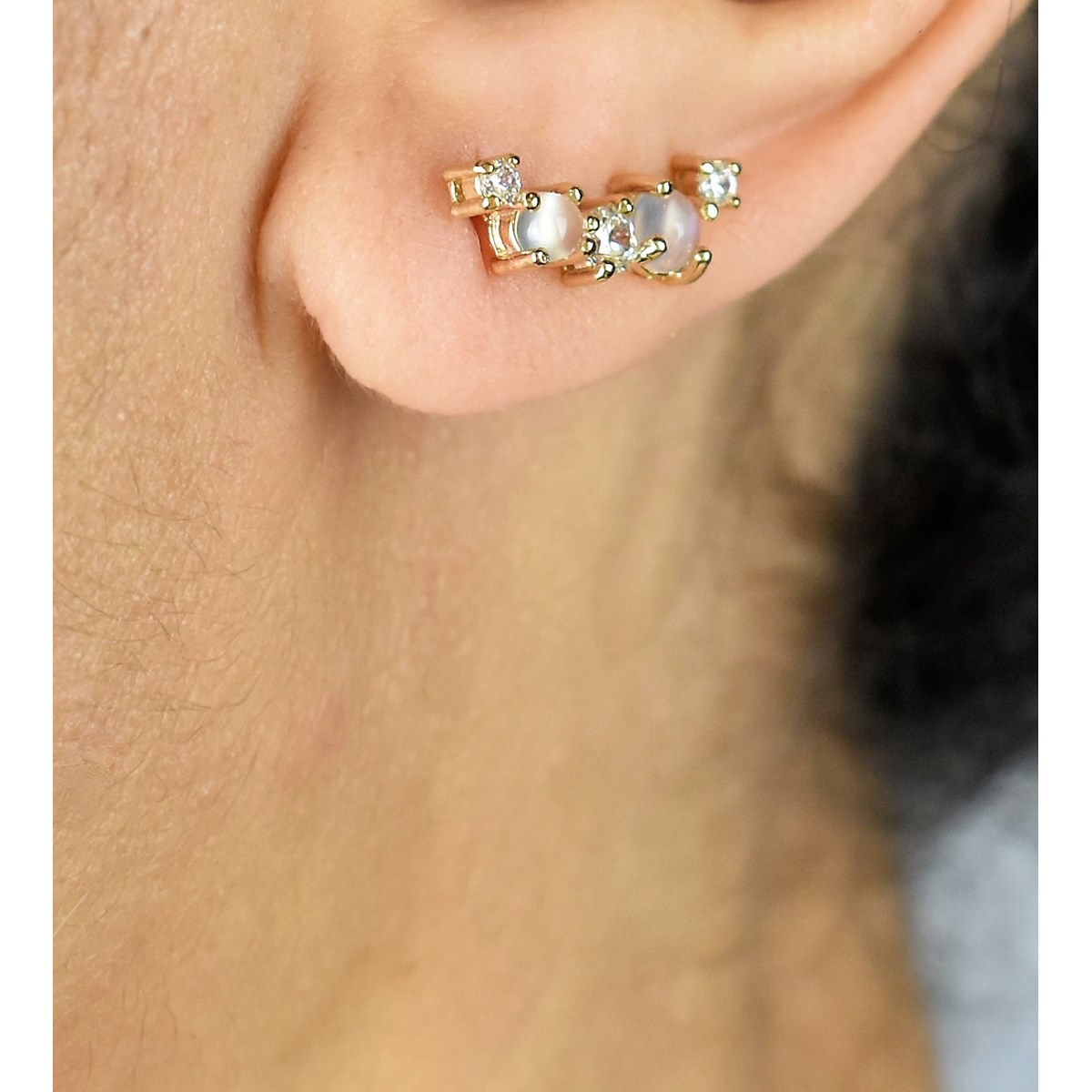 Boucles d'oreilles grimpantes contour de lobe pierres de lune et oxydes de zirconium Plaqué OR 750 3 microns - vue 3
