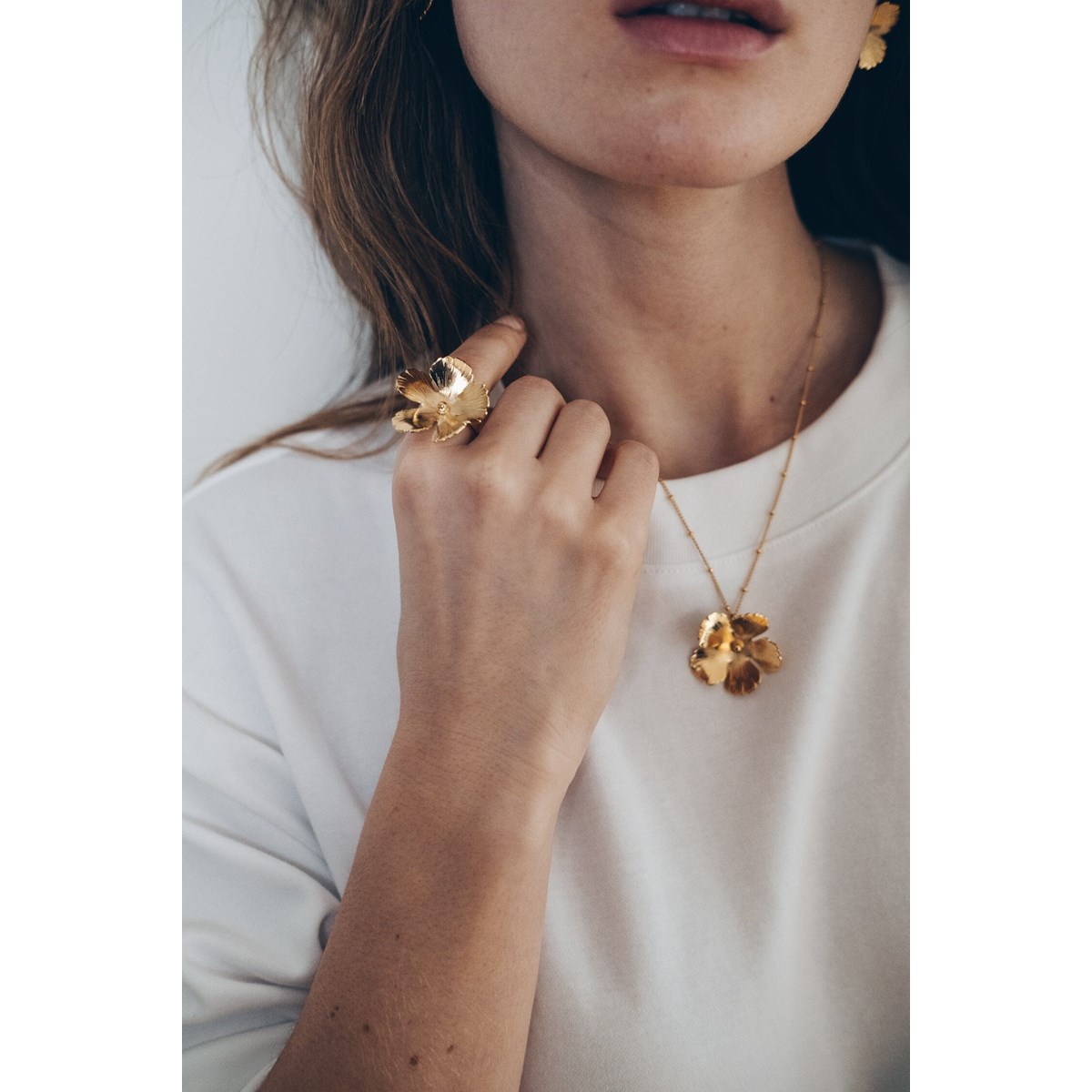 collier fleur doré à l'or fin - ORPHÉE - vue 2